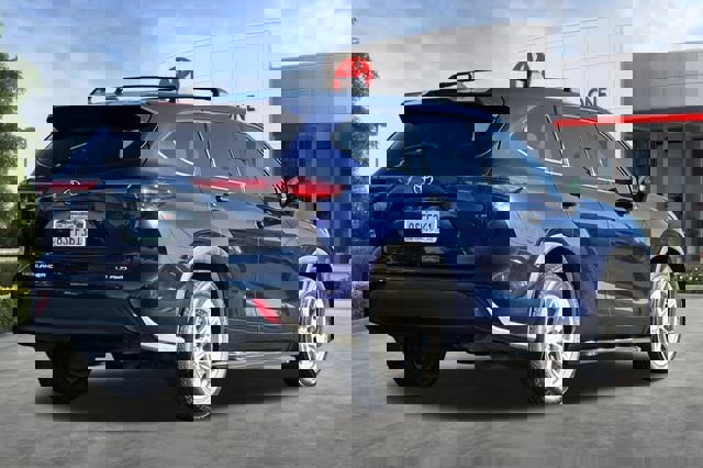 Used 2020 Toyota Highlander LE image 4