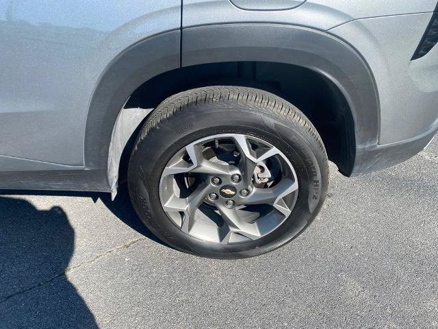 Used 2025 Chevrolet Trax LT w/ LT Convenience Package FWD image 29