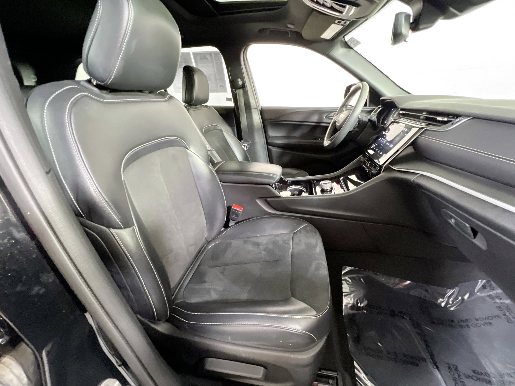 Used 2023 Jeep Grand Cherokee Altitude image 27