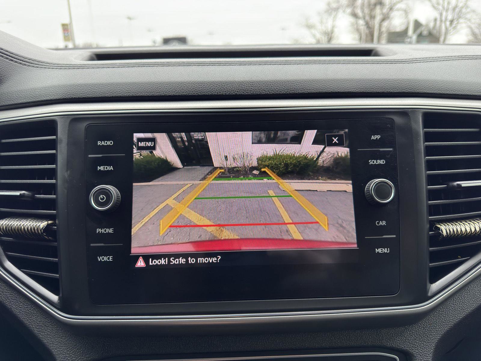 Used 2018 Volkswagen Atlas SE image 18