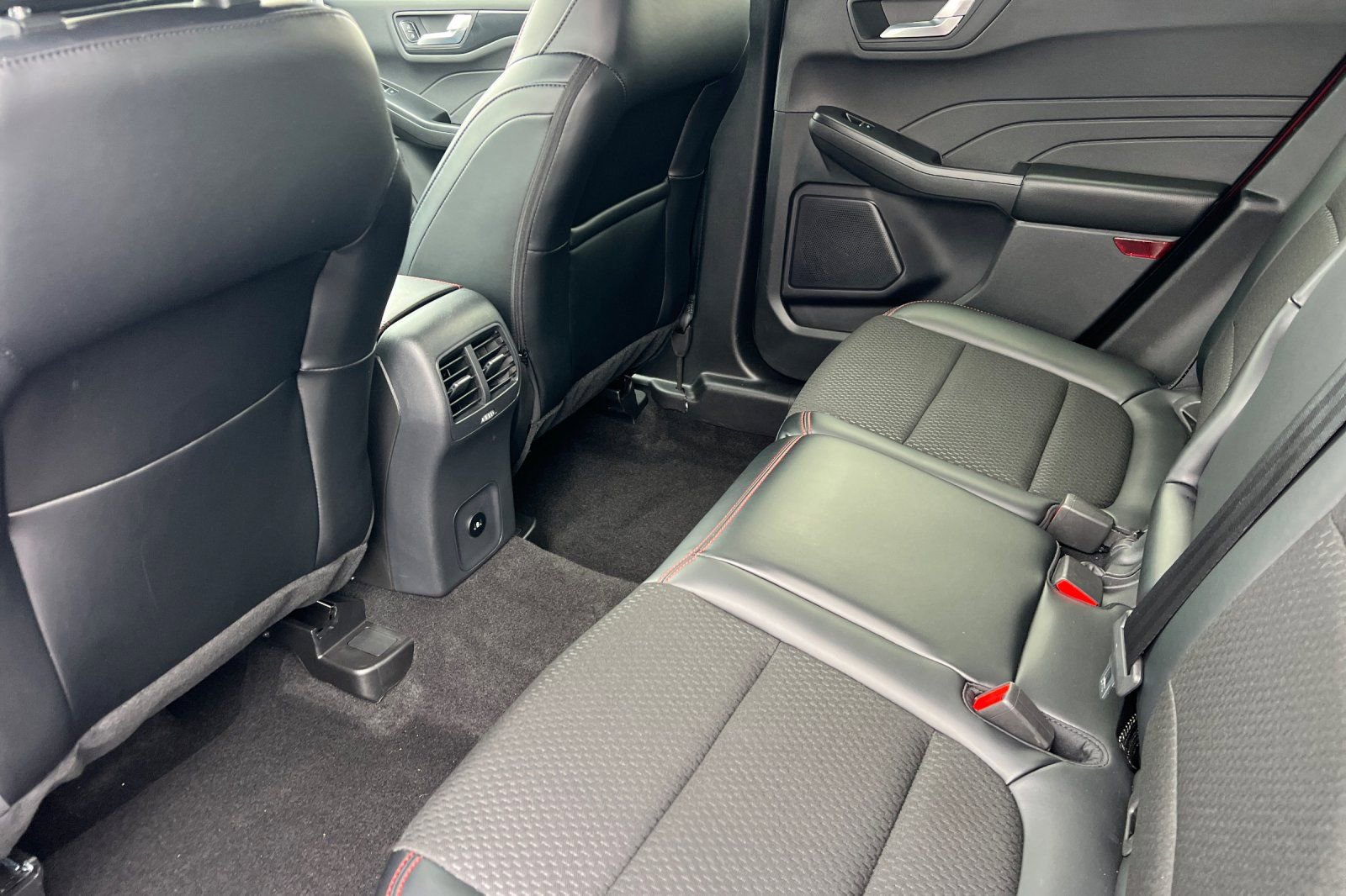 Used 2025 Ford Escape ST-Line AWD/4WD image 9