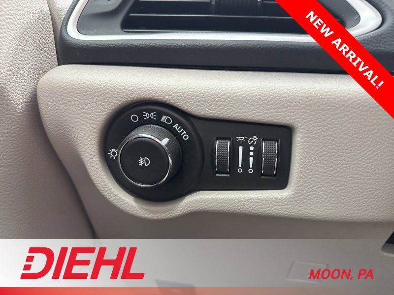 Used 2019 Chrysler Pacifica Touring-L w/ Advanced Safetytec Group image 23