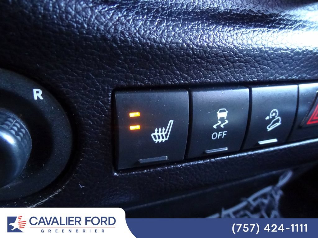 Used 2016 Jeep Wrangler Sahara w/ Connectivity Group AWD/4WD image 30
