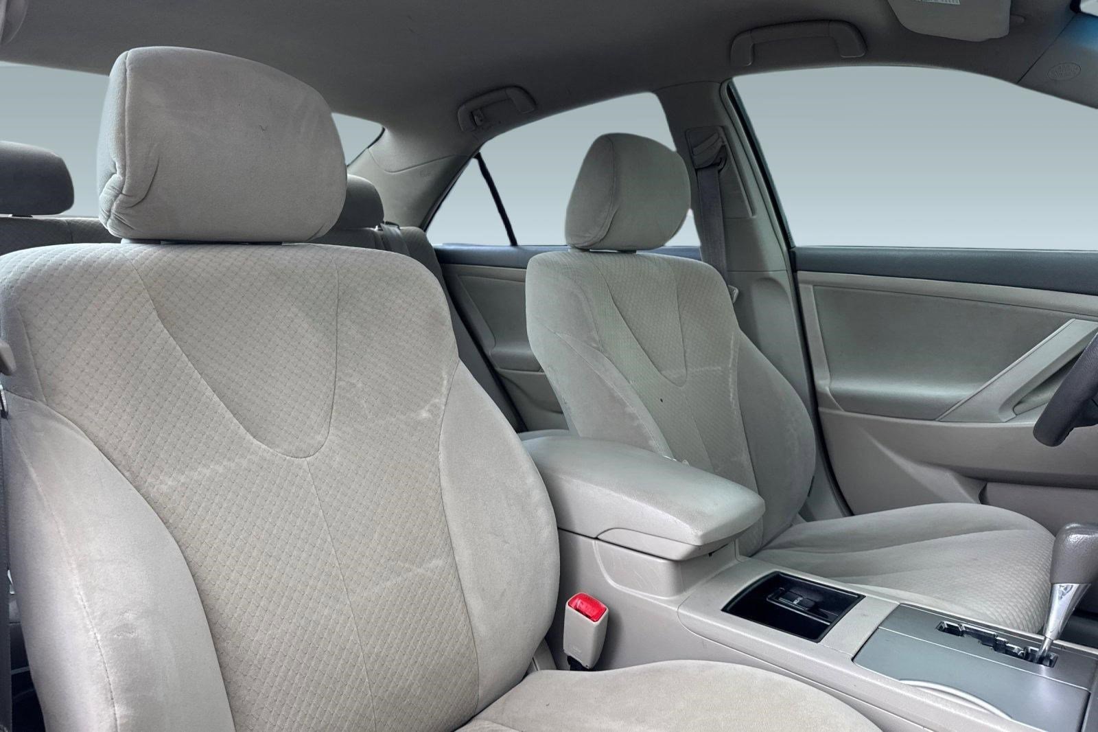 Used 2009 Toyota Camry LE image 29