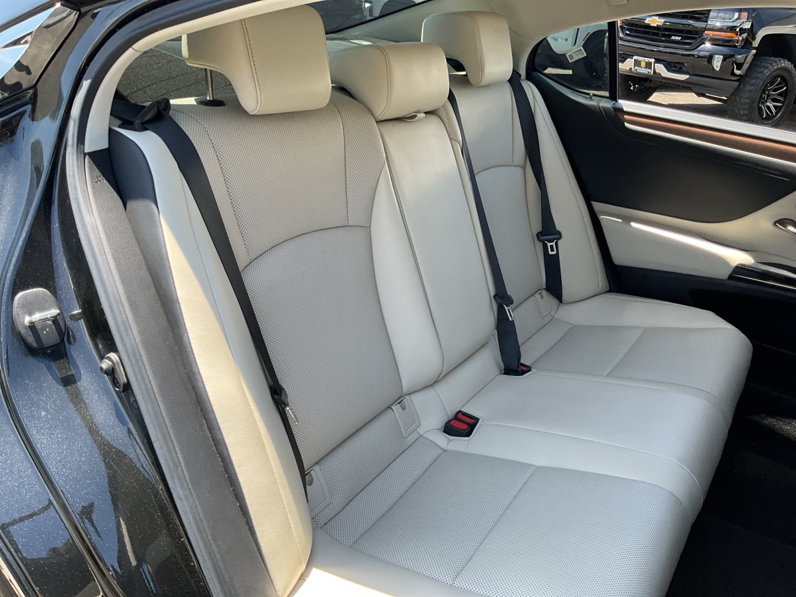Used 2025 Lexus ES 300h w/ Premium Package FWD image 20