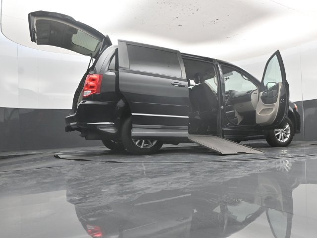 Used 2014 Dodge Grand Caravan SXT FWD image 61