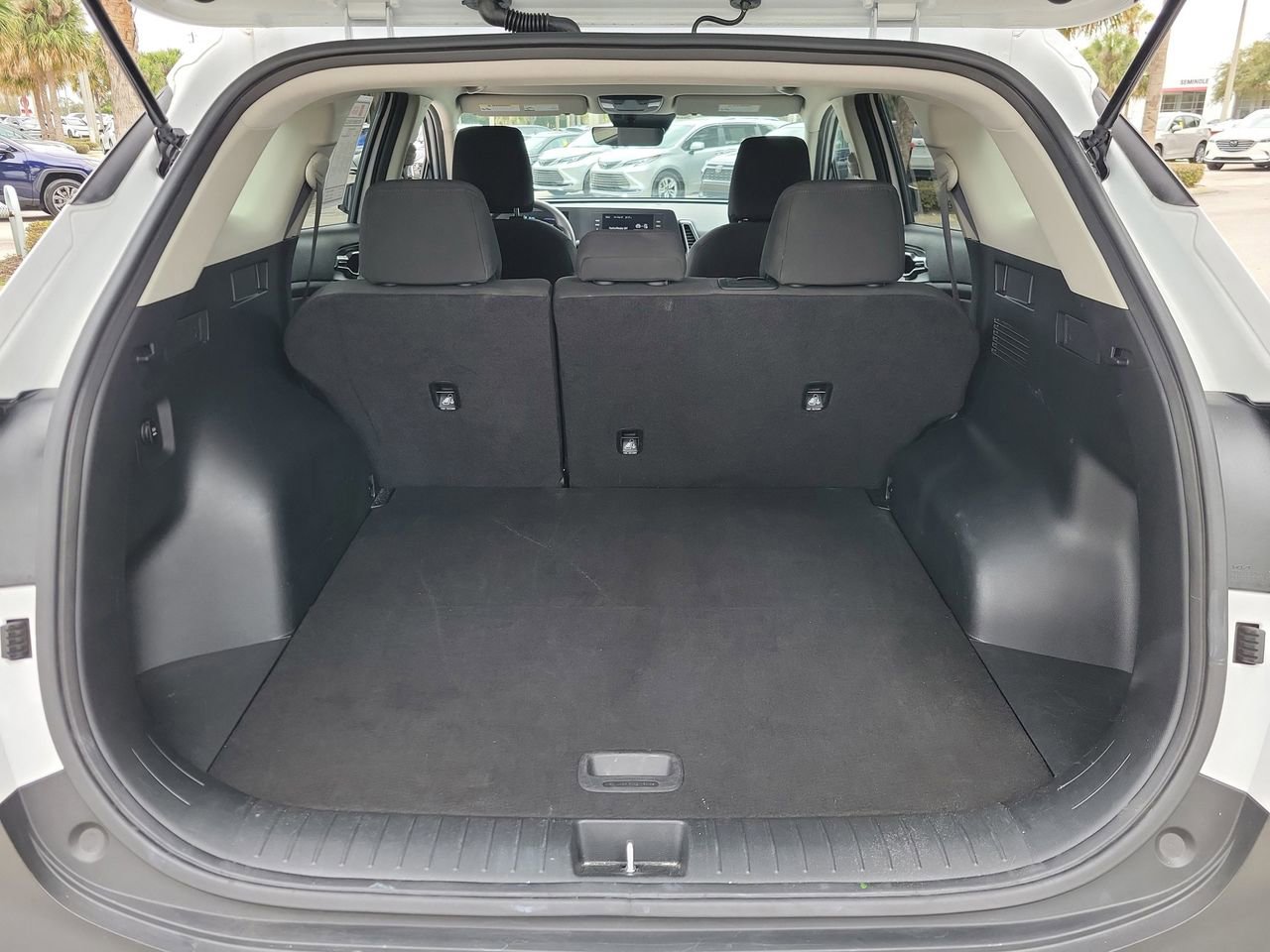 Used 2025 Kia Sportage LX image 7