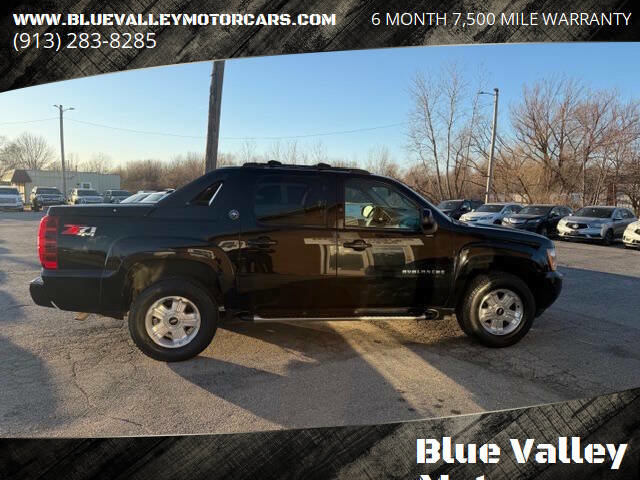 Used 2013 Chevrolet Avalanche LT w/ Suspension Package, Off-Road image 3