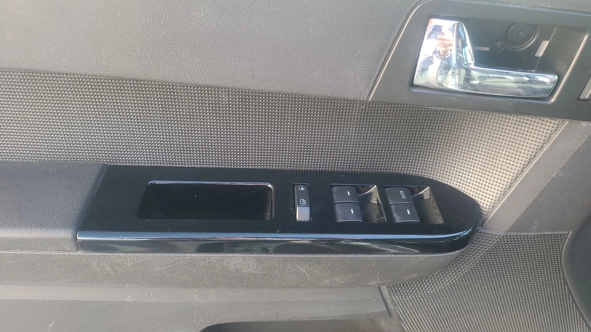 Used 2011 Ford Escape Limited w/ 301A Rapid Spec Order Code FWD image 22