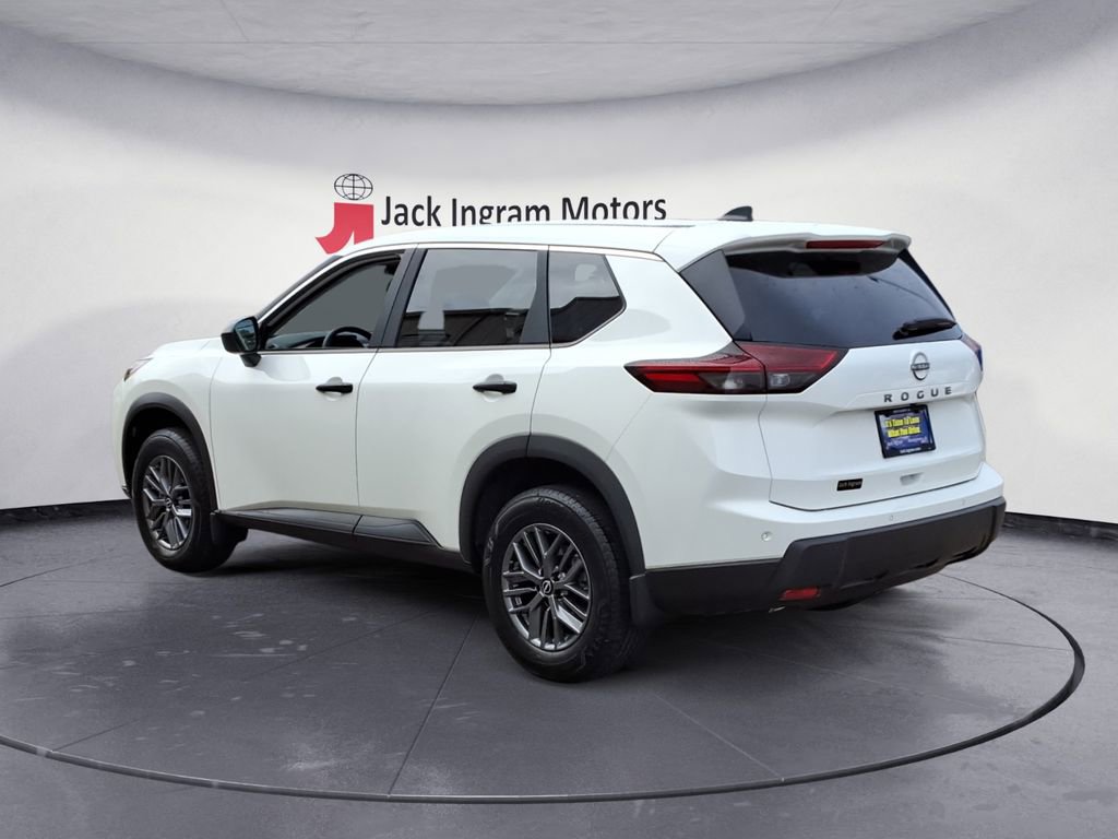 Used 2025 Nissan Rogue S image 3