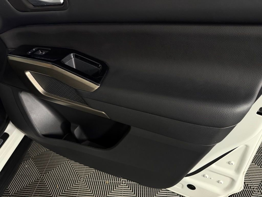 Used 2024 Nissan Pathfinder Platinum w/ Black Appearance Package image 37