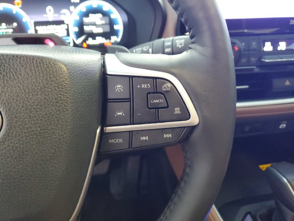 Used 2024 Toyota Grand Highlander AWD image 21