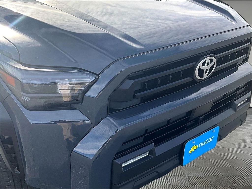 Used 2025 Toyota 4Runner SR5 AWD/4WD image 32