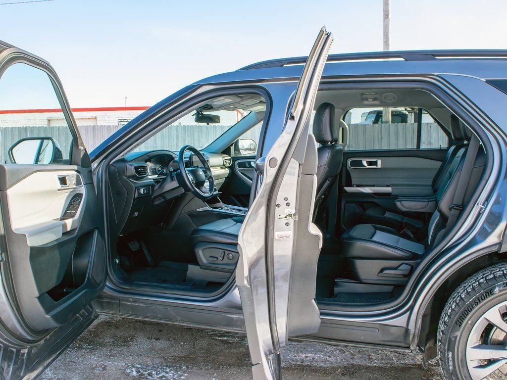 Used 2022 Ford Explorer XLT image 9