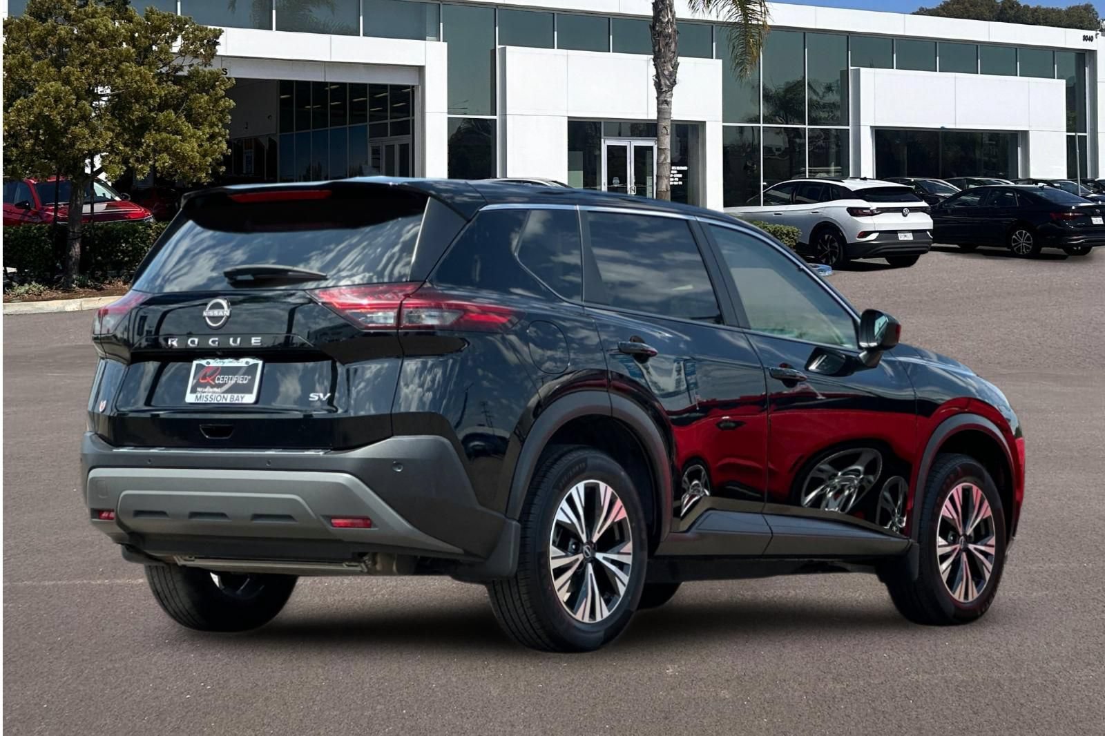 Used 2023 Nissan Rogue SV FWD image 3