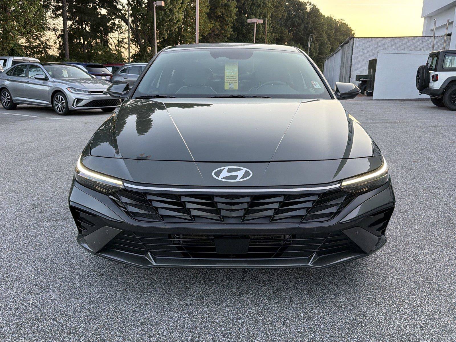 Used 2024 Hyundai Elantra Limited FWD image 3
