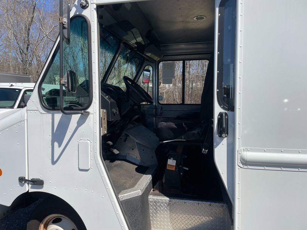 Used 2016 Ford E-350 and Econoline 350 Super Duty w/ A/C Prep Package RWD image 10