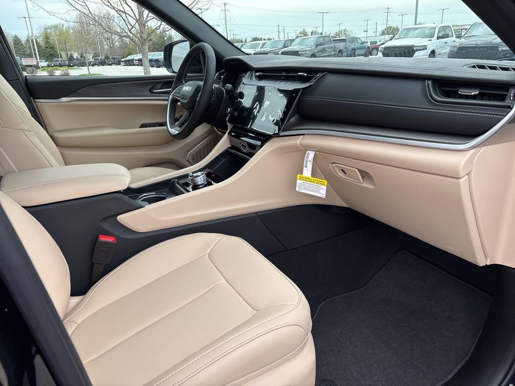 New 2026 Jeep Grand Cherokee Limited AWD/4WD image 14