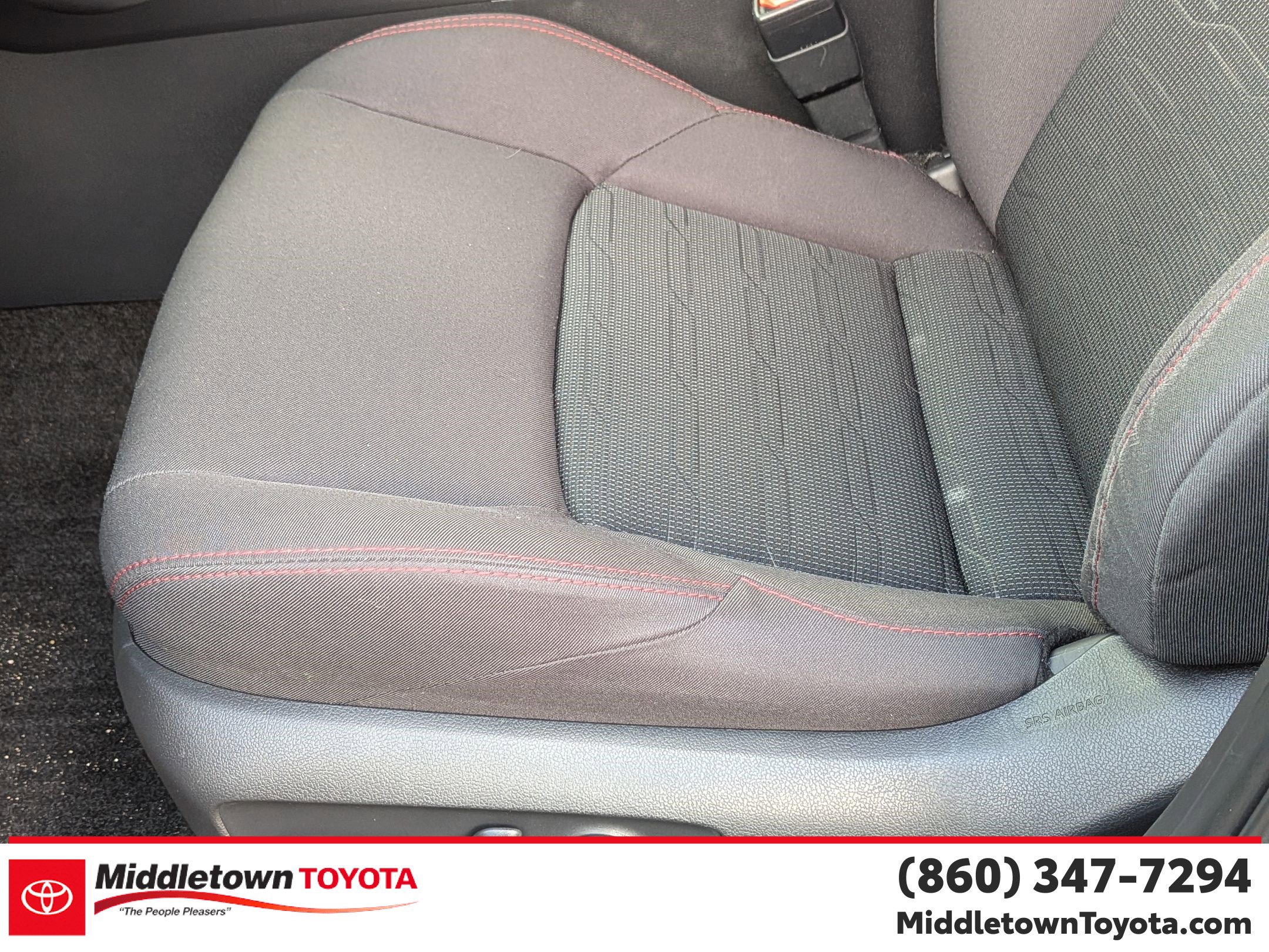 Used 2021 Toyota RAV4 SE w/ Weather & Moonroof Package AWD/4WD image 10