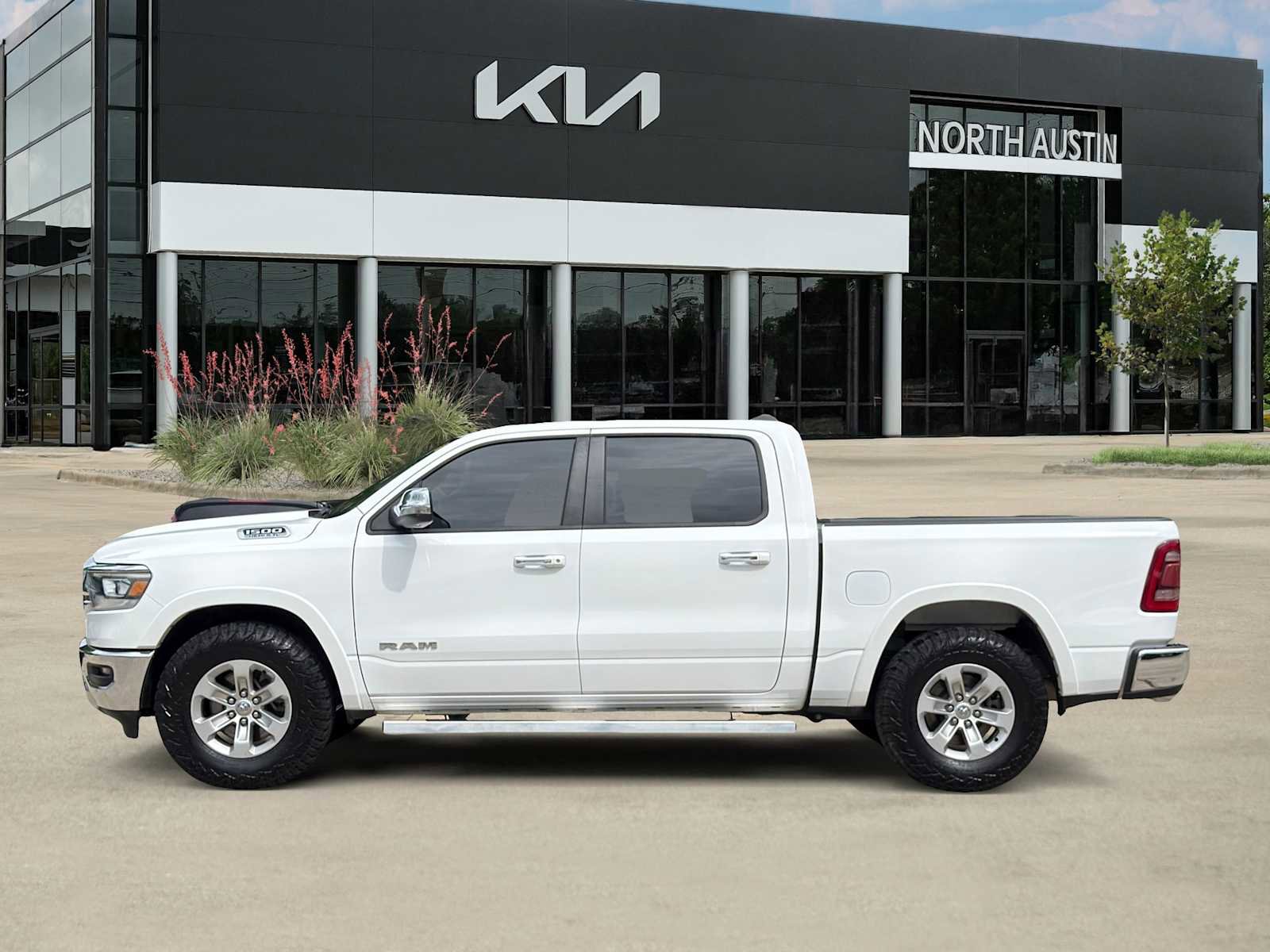 Used 2021 RAM 1500 Laramie AWD/4WD image 7
