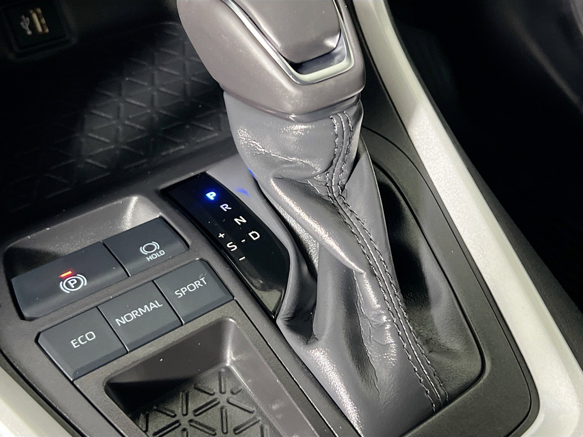 Used 2025 Toyota RAV4 XLE Premium image 25