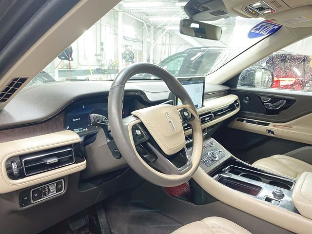 Used 2023 Lincoln Aviator Reserve w/ Equipment Group 201A image 10