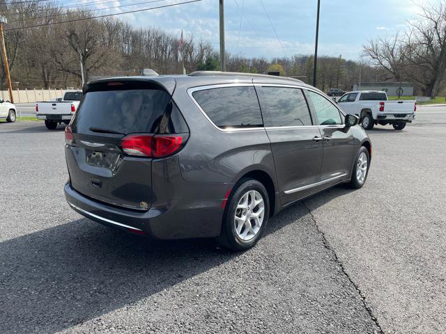 Used 2017 Chrysler Pacifica Touring-L w/ Tire & Wheel Group image 7