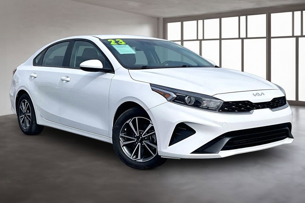 Used 2023 Kia Forte LXS image 3
