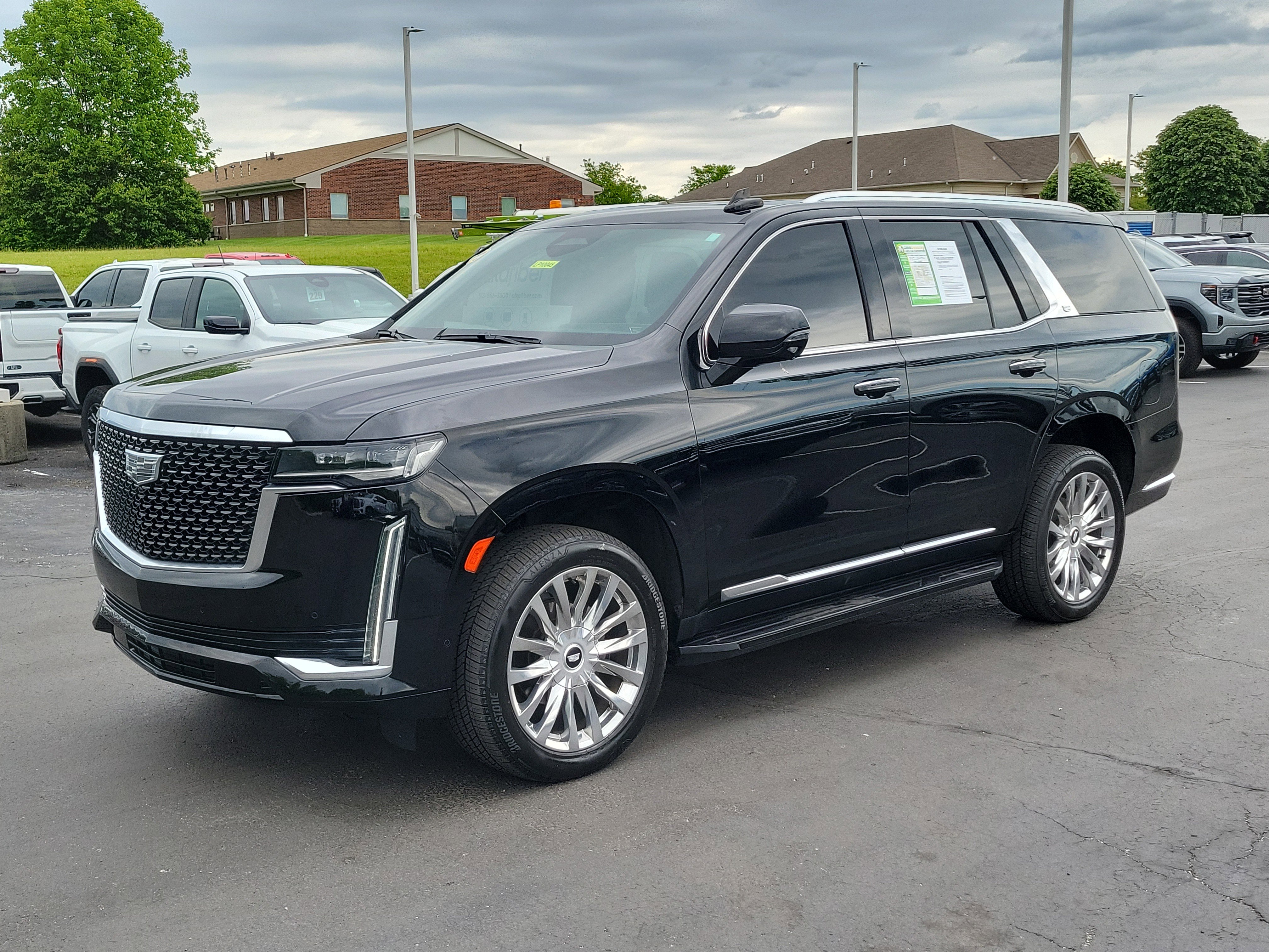 Used 2021 Cadillac Escalade Premium Luxury AWD/4WD image 3