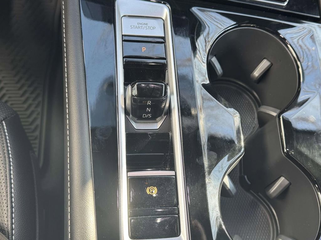 Used 2024 Volkswagen Atlas Cross Sport SEL R-Line image 29