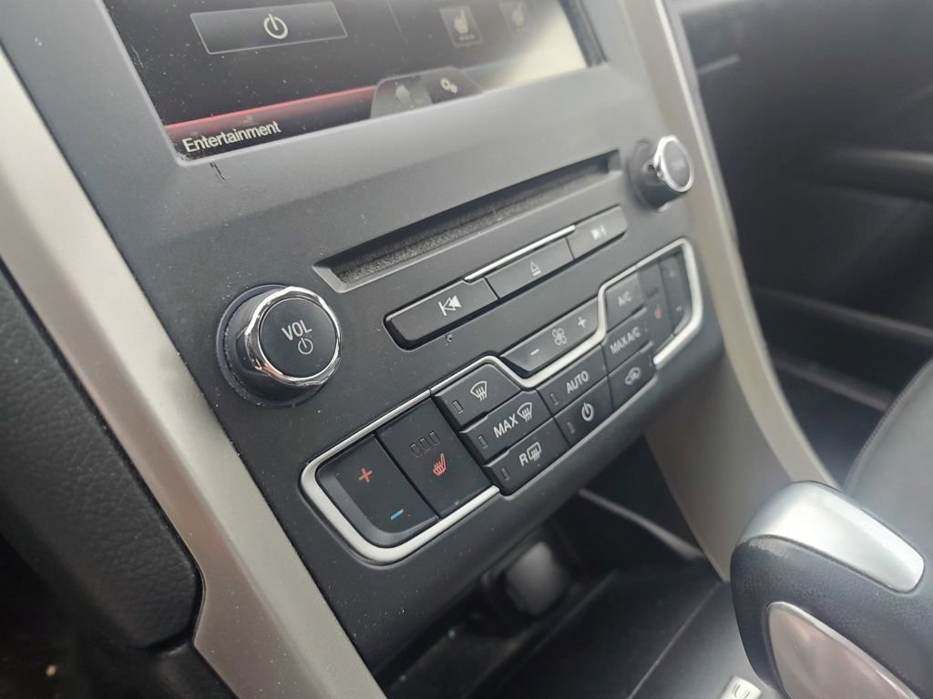 Used 2016 Ford Fusion SE w/ Equipment Group 202A AWD/4WD image 10