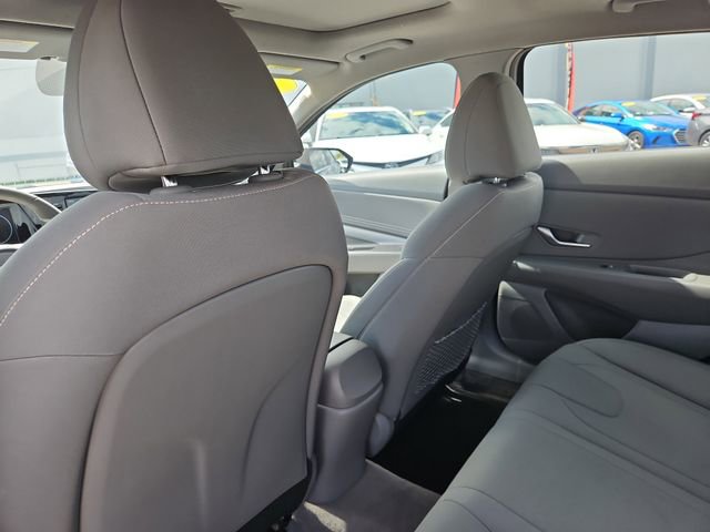 Used 2022 Hyundai Elantra SEL w/ Convenience + Premium Package FWD image 11