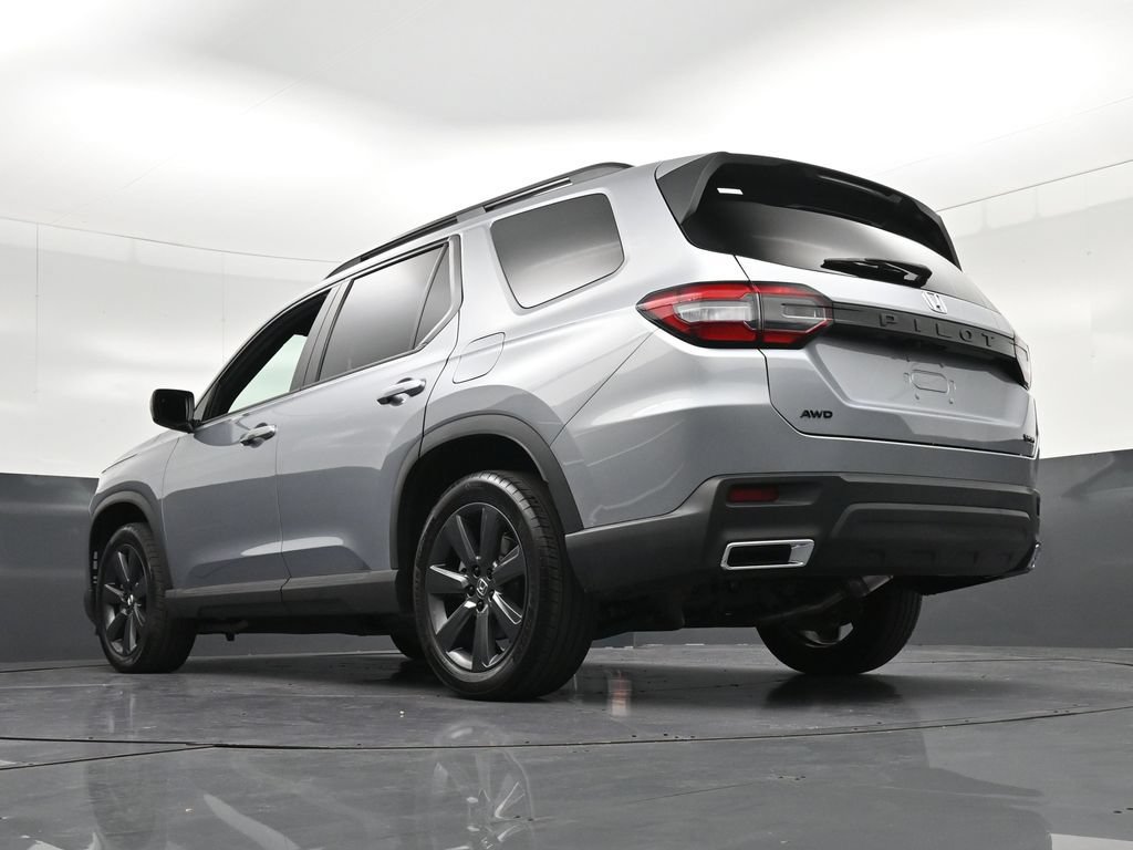 Used 2025 Honda Pilot Sport image 25