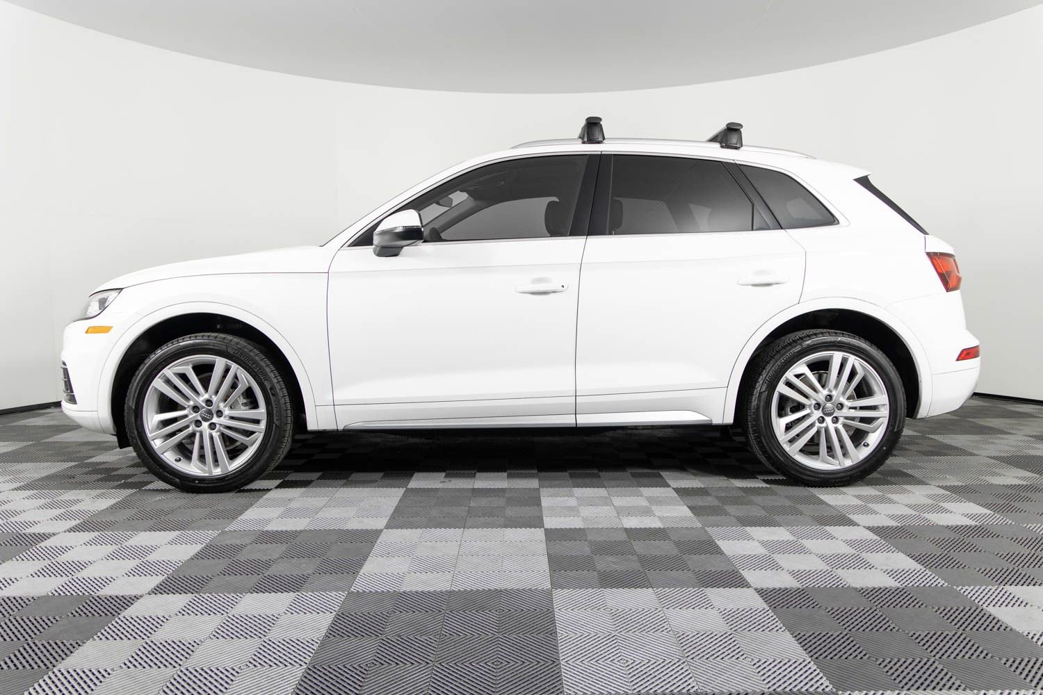 Used 2020 Audi Q5 2.0T Premium Plus w/ Premium Plus Package image 3