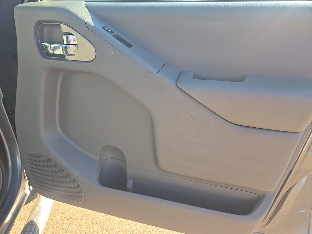 Used 2018 Nissan Frontier SV image 21