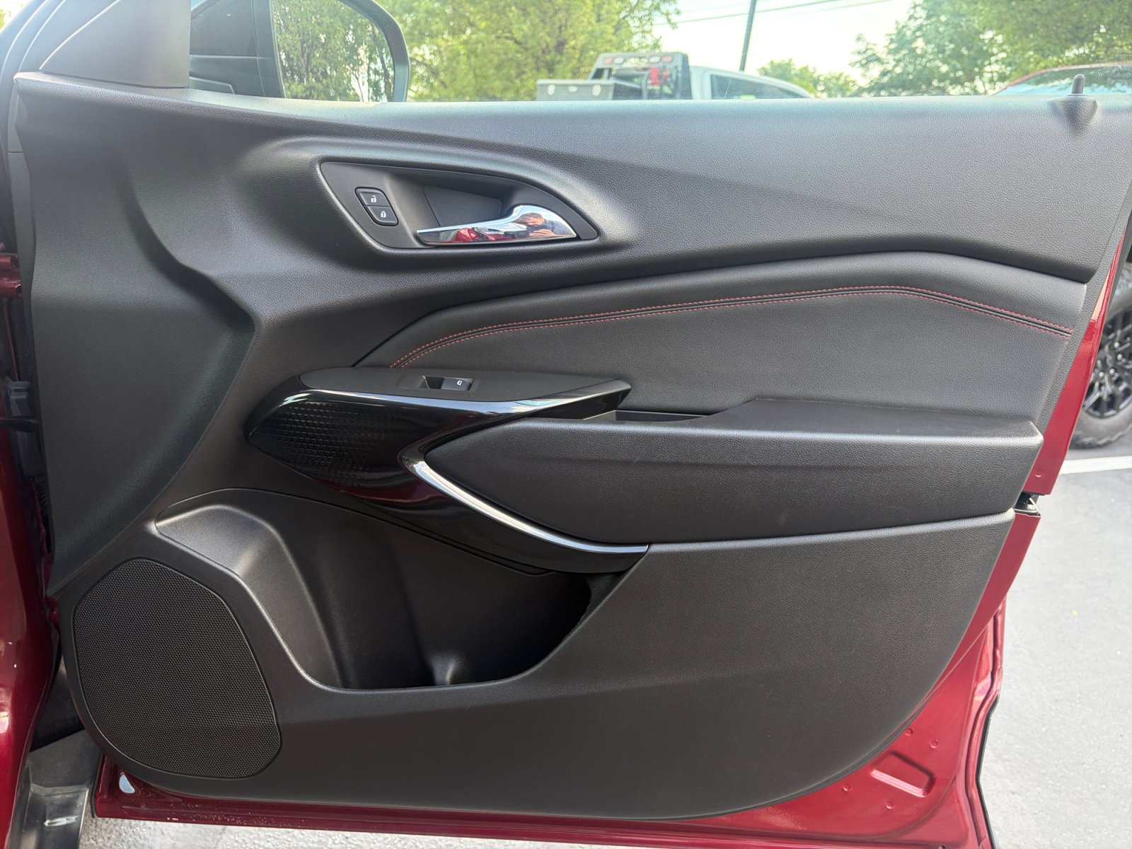 Certified 2024 Chevrolet Trax RS w/ Sunroof Package FWD image 15