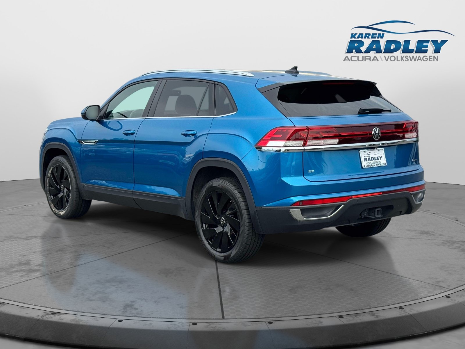 Certified 2024 Volkswagen Atlas Cross Sport SE w/ Panoramic Sunroof Package AWD/4WD image 4