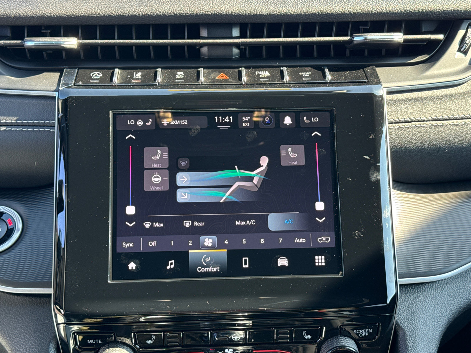 New 2025 Jeep Grand Cherokee Altitude AWD/4WD image 11