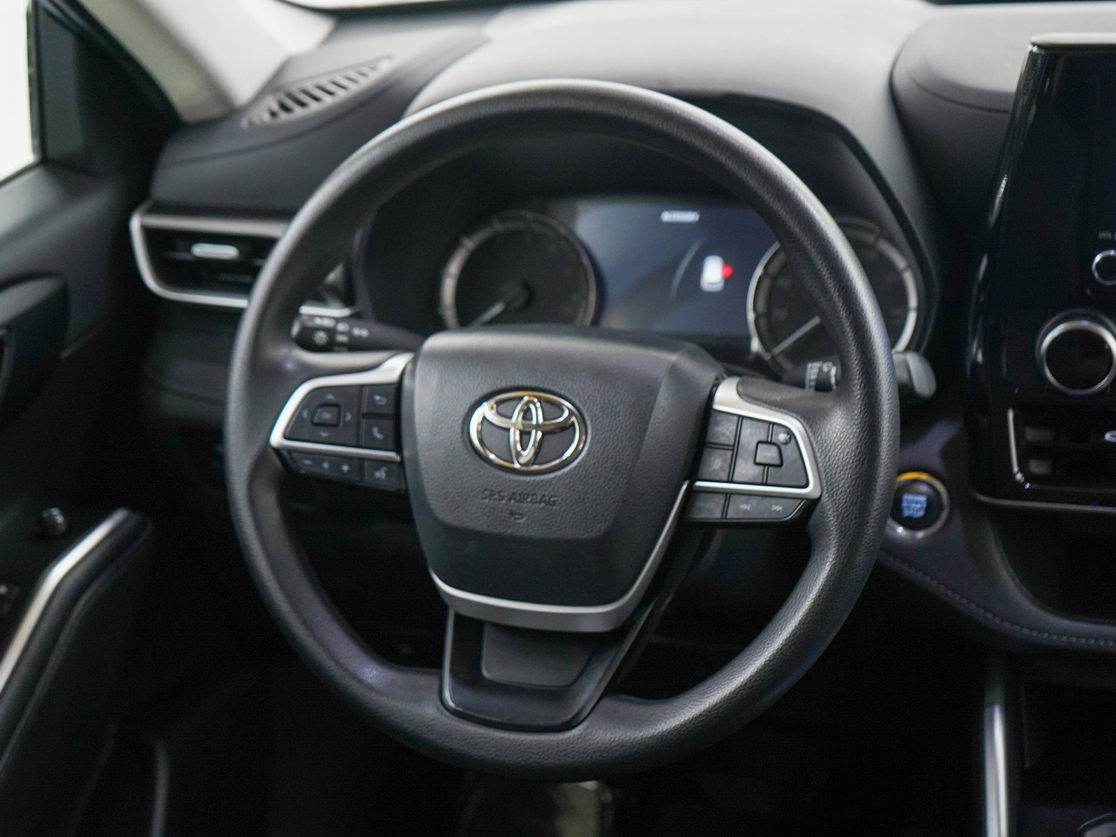 Used 2023 Toyota Highlander L AWD/4WD image 16