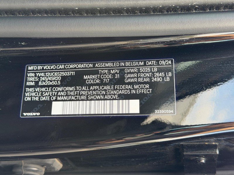 Certified 2025 Volvo XC40 B5 Plus AWD/4WD image 25