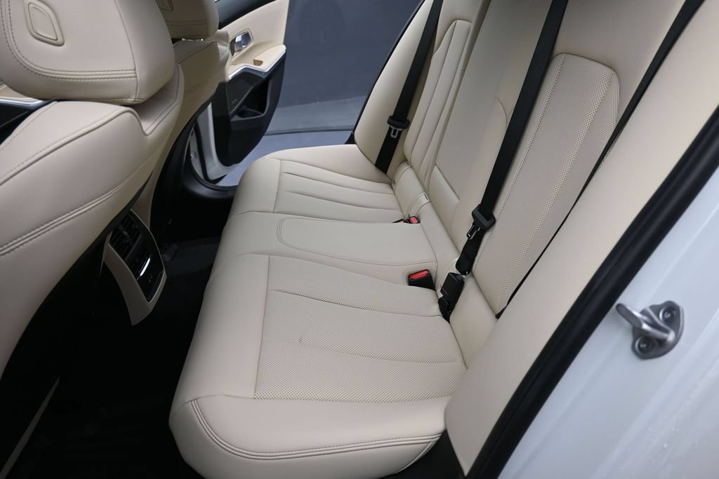 New 2026 BMW 330i xDrive Sedan w/ Premium Package AWD/4WD image 17