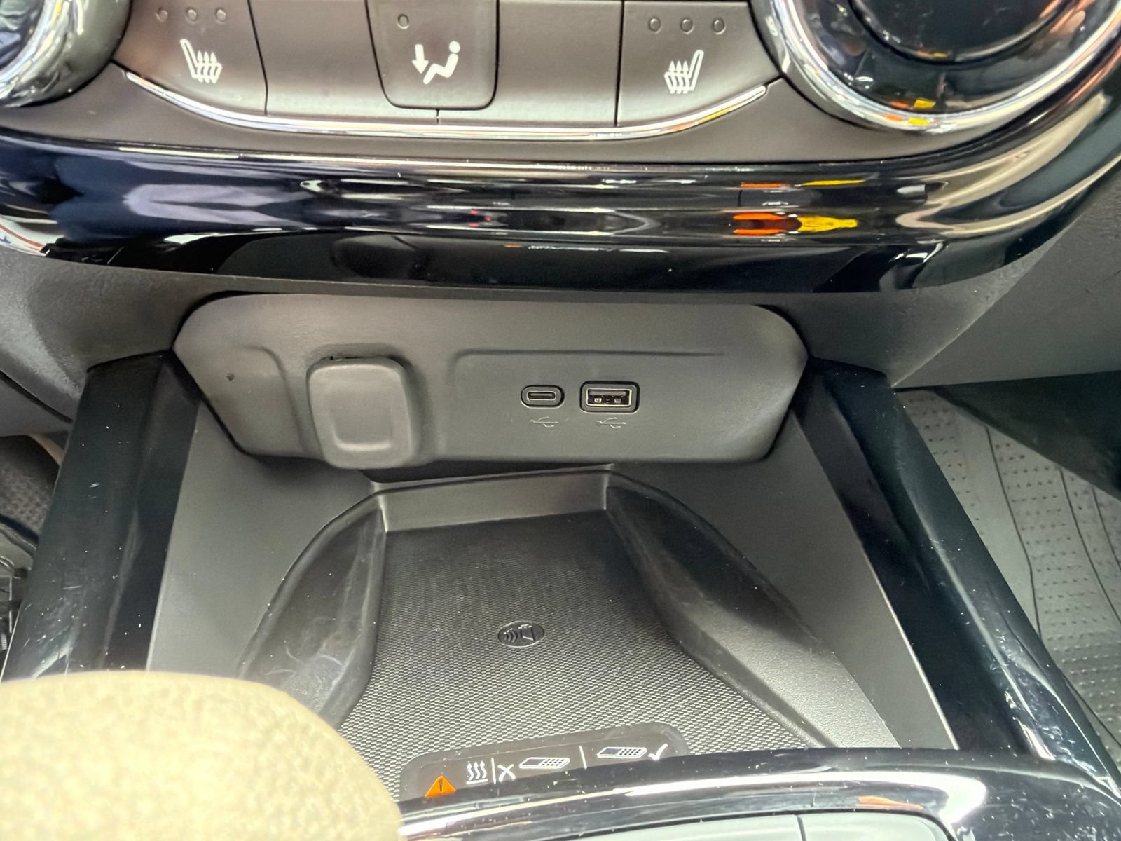 Used 2026 Chevrolet Trax RS w/ Sunroof Package FWD image 23