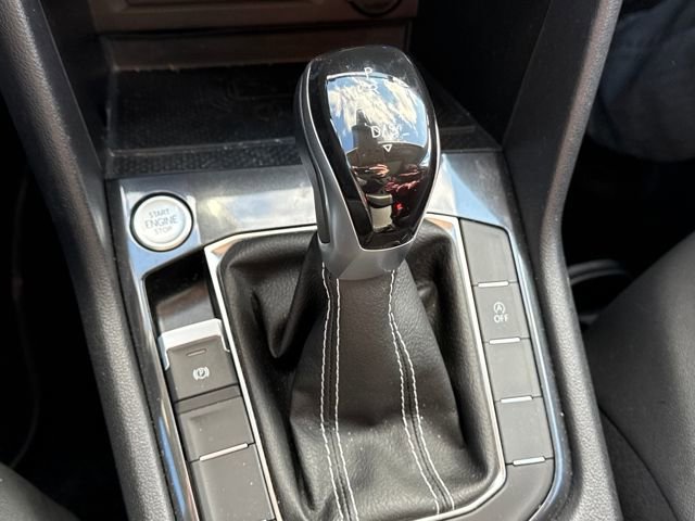 Used 2023 Volkswagen Tiguan SE w/ Panoramic Sunroof Package image 30
