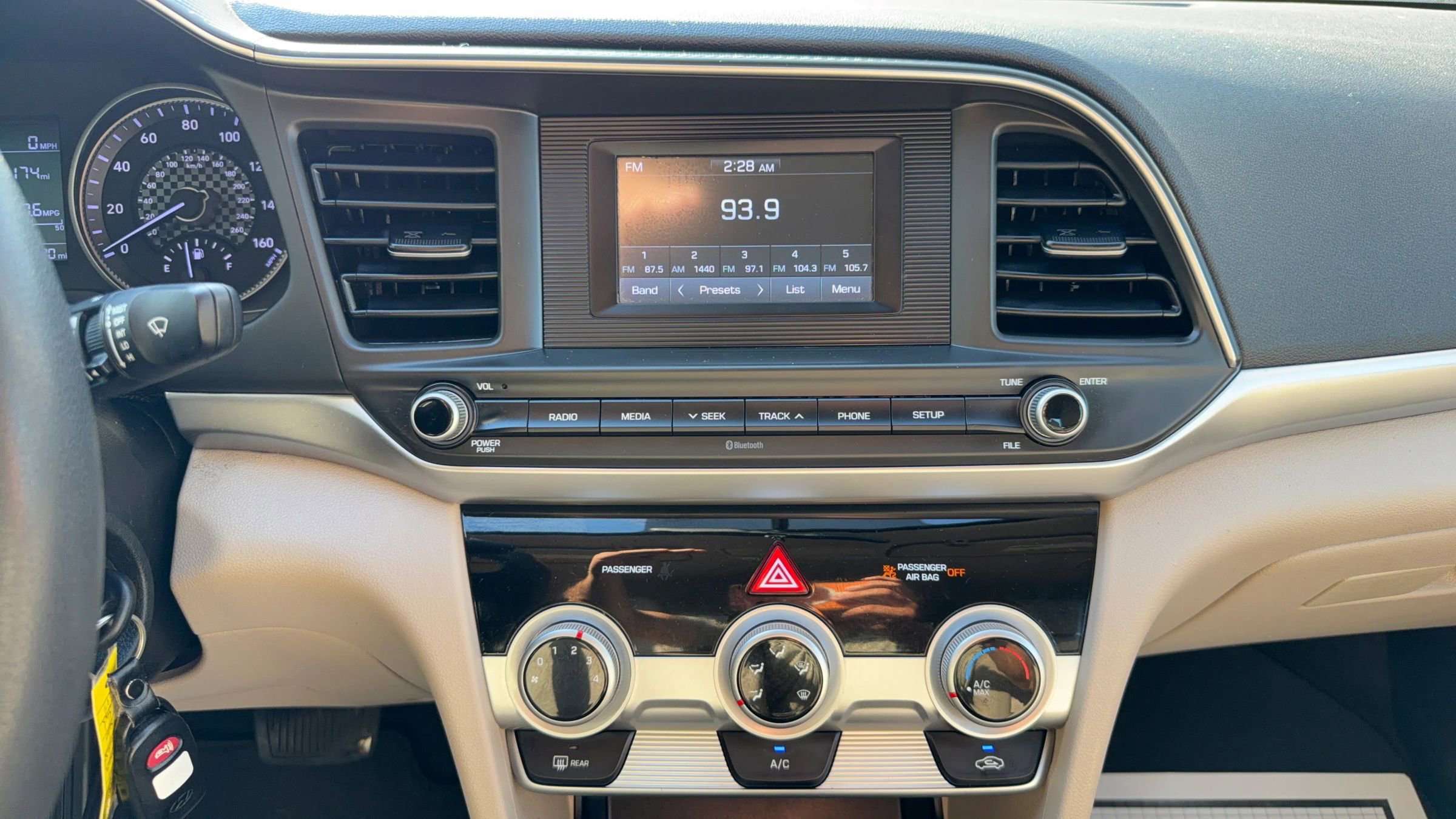 Used 2019 Hyundai Elantra SE FWD image 22