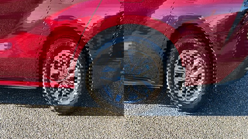 Used 2025 Toyota Sienna XLE image 9