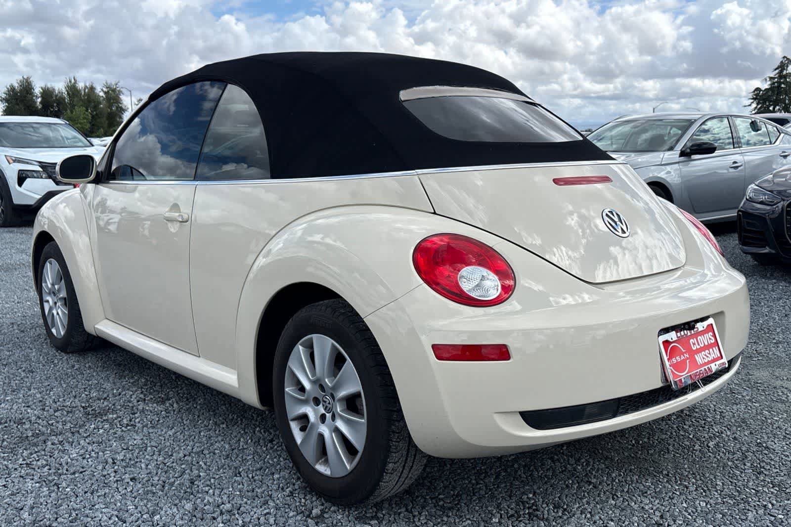 Used 2009 Volkswagen Beetle S FWD image 7
