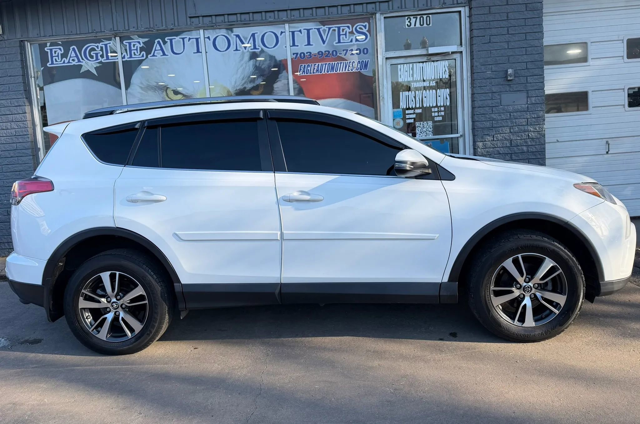 Used 2018 Toyota RAV4 XLE w/ Plus Extra Value Package image 2