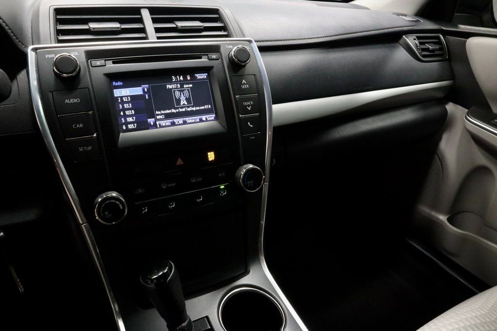 Used 2015 Toyota Camry SE image 30