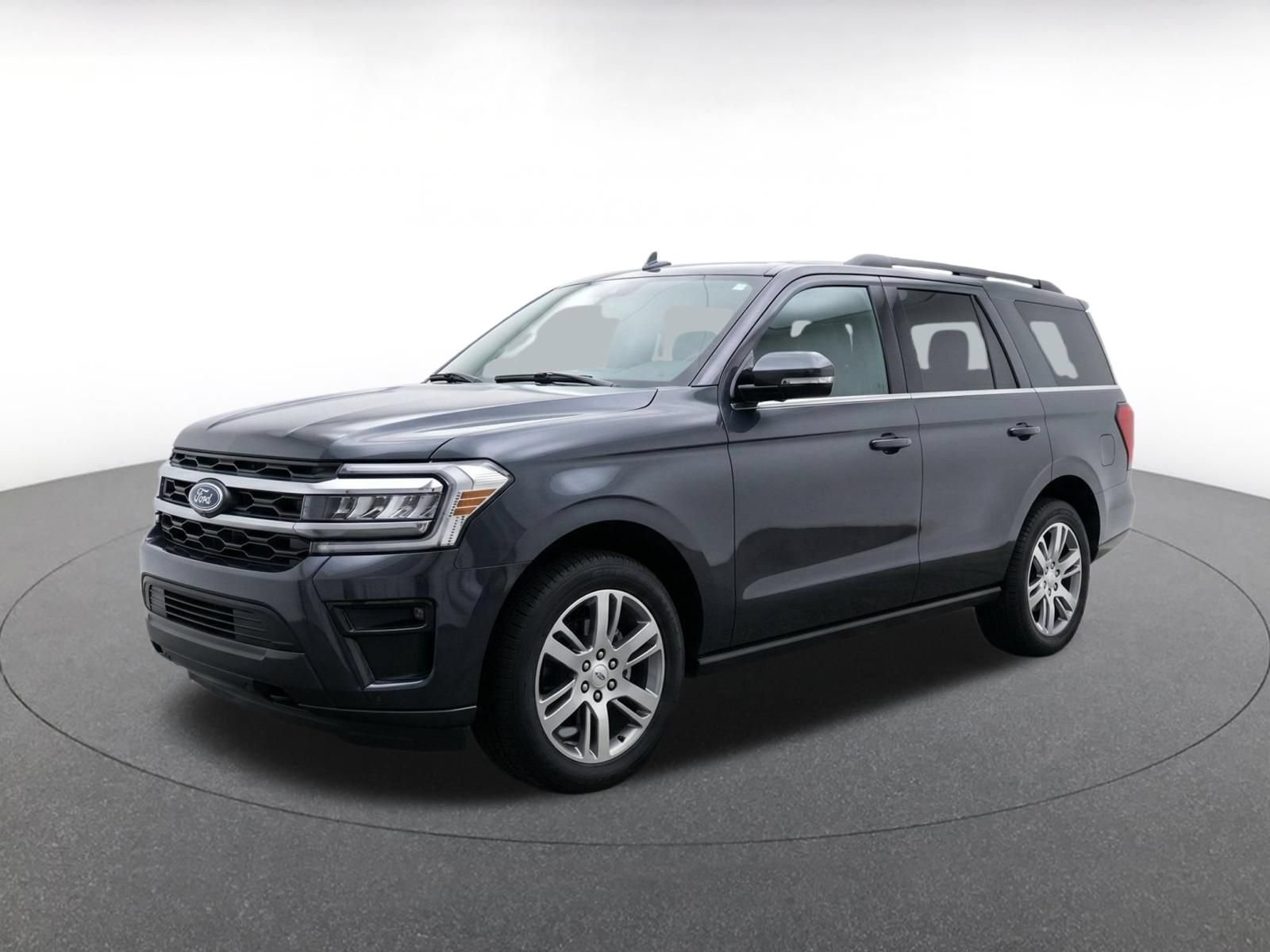 Used 2024 Ford Expedition Limited AWD/4WD image 3