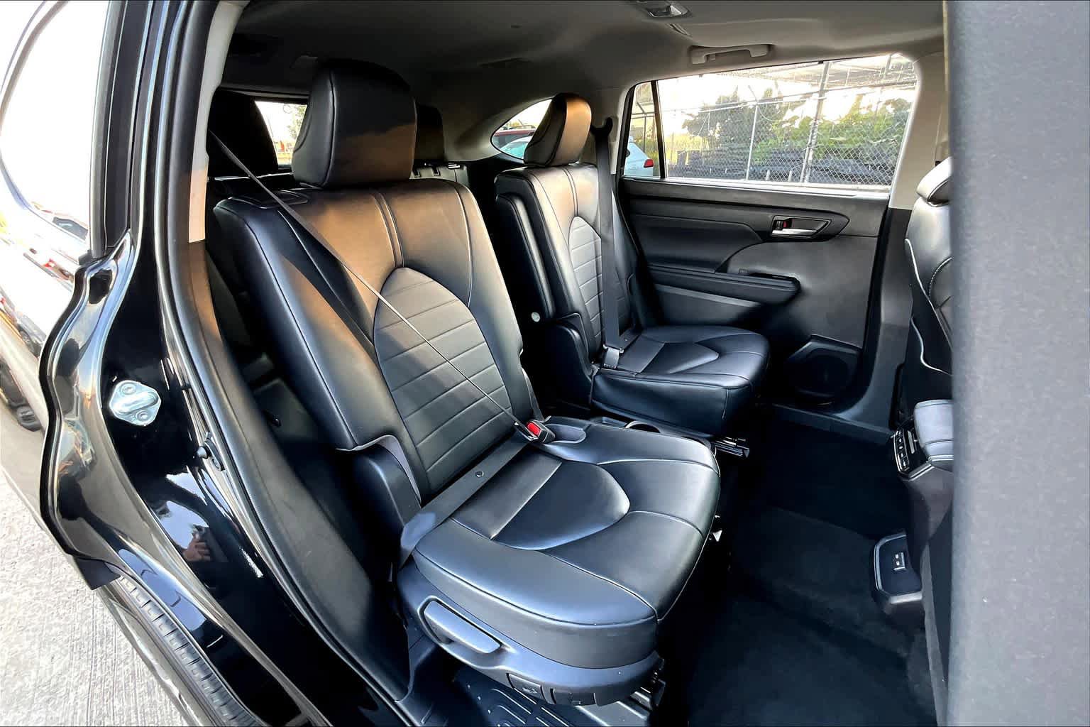 Used 2023 Toyota Highlander XLE FWD image 21